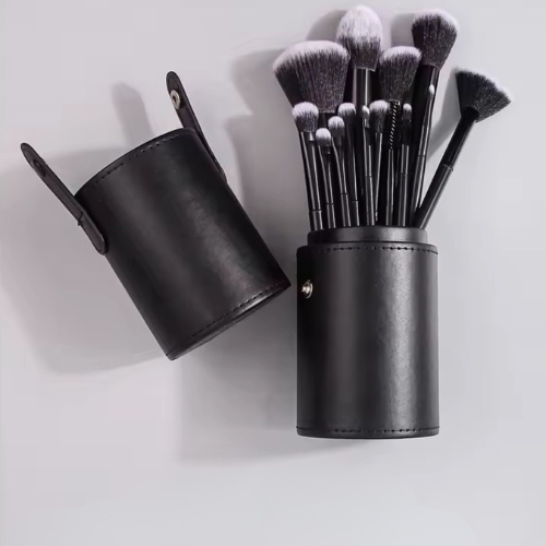 Penelli make up
